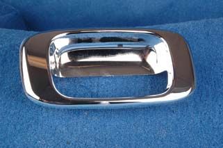 99 06 SILVERADO TAILGATE HANDLE BEZEL TRIM PIECE CHROME  