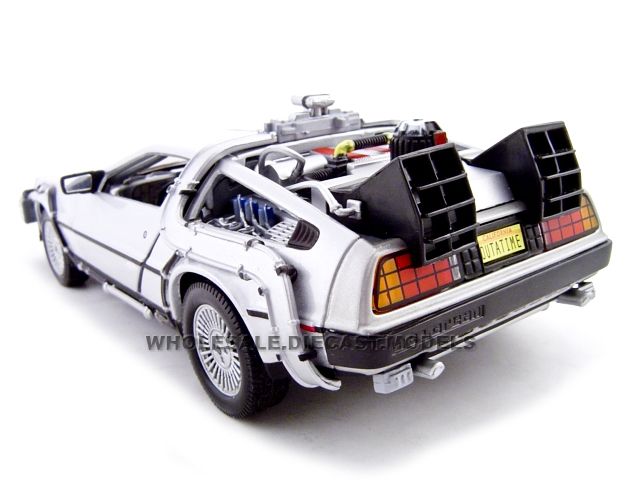 DELOREAN BACK TO THE FUTURE 2 124 DIECAST MODEL  