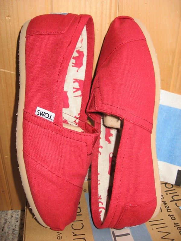 Womens Authentic TOMS Classics Canvas Shoes Espadrilles Sz 8 M Red NIB 