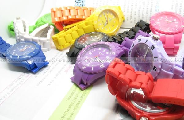 FASHION TOY STYLE PLASTIC QUARTZ UNISEX DIAL QUARTZ WRIST KID LOVELY 