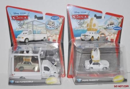 NEW DISNEY PIXAR CARS 2 POPE PINION IV & POPE MOBILE SET  