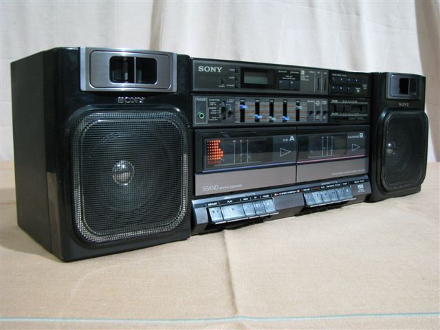 Scarce High End Vintage Sony CFS   W500 Dual Casette/Radio Boombox 