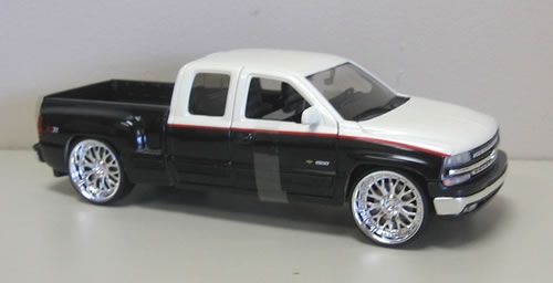 1999 Chevrolet Silverado Ext Cab Diecast Model 124 b/w  