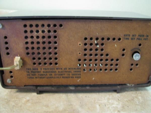 Very cool MOTOROLA VINTAGE RADIO AND CLOCK, model C1N. Serial 56052 