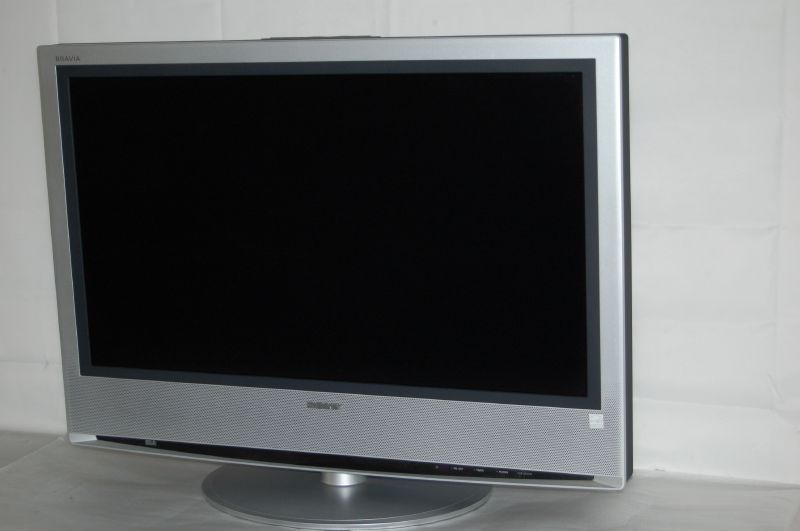Sony BRAVIA KLV S32A10 32 720p LCD HDTV 027242677241  