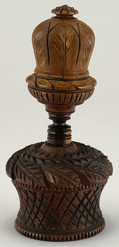 05748 Treen Coquilla Nutmeg Grater c. 1775  