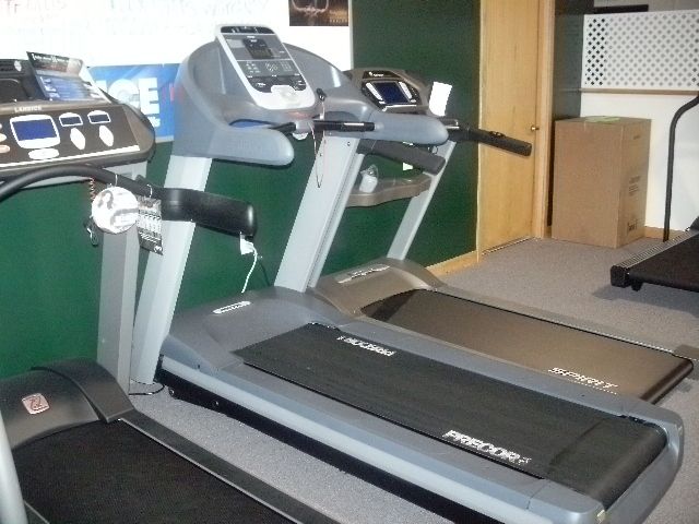 Precor 954i Experience series Treadmill   Serviced MINT  